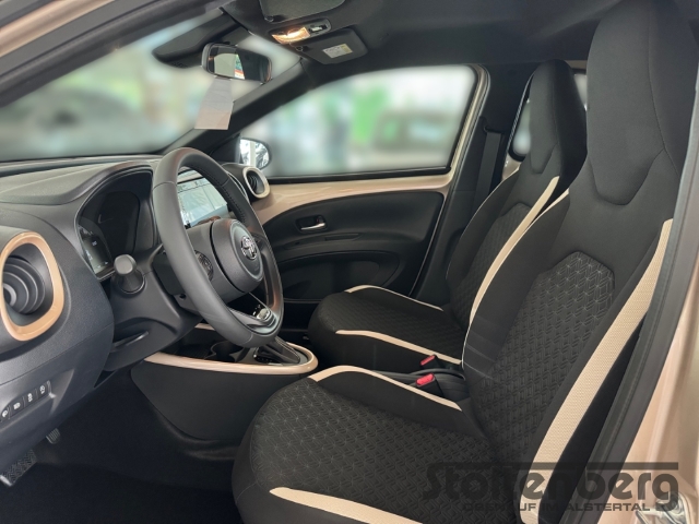 Foto 1 - Aygo X Teamplayer 1.0 CVT ACC Apple CarPlay Android Auto Musikstreaming DAB SHZ, ginger beige / night sky black