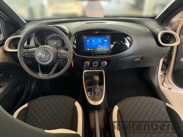 Foto 1 - Aygo X Teamplayer 1.0 CVT ACC Apple CarPlay Android Auto Musikstreaming DAB SHZ, ginger beige / night sky black