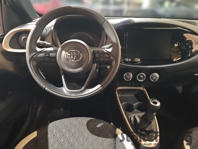 Foto 1 - Toyota Aygo X Teamplayer 1.0 ACC Apple CarPlay Android Auto DAB SHZ Spurhalteass., ginger beige / night sky blackmetallic / night sky