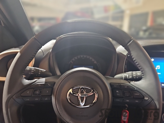 Foto 1 - Toyota Aygo X Teamplayer 1.0 ACC Apple CarPlay Android Auto DAB SHZ Spurhalteass., ginger beige / night sky blackmetallic / night sky