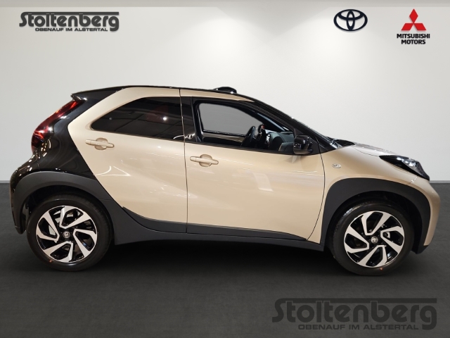Foto 1 - Toyota Aygo X Teamplayer 1.0 ACC Apple CarPlay Android Auto DAB SHZ Spurhalteass., ginger beige / night sky blackmetallic / night sky